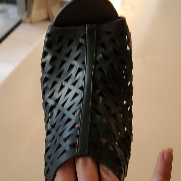 Black cutout booties flats - Picture 2 of 4